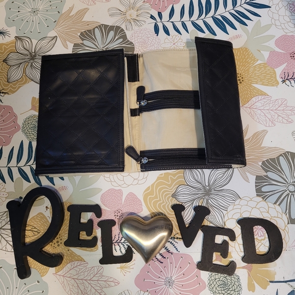 Makeup bag - Picture 2 of 2